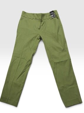 NWT Size 0 New York & Company Olive Green “The Audrey Pant” slim leg crop.